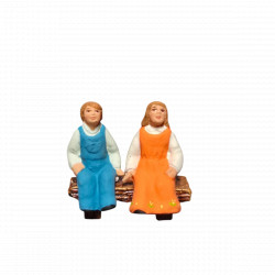 Santons enfants assis sur un banc